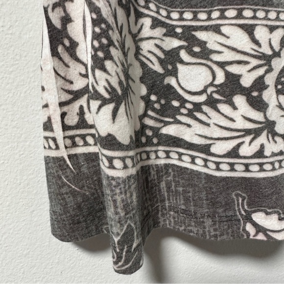 Y2K M by AMOUR Gray White Floral Embellished V-Neck Long Sleeve Top Size Small - Picture 10 of 13